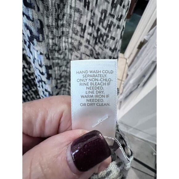 J Jill Pure Jill NWT blue White Tasseled Scarf 20 X 72 - Picture 4 of 4